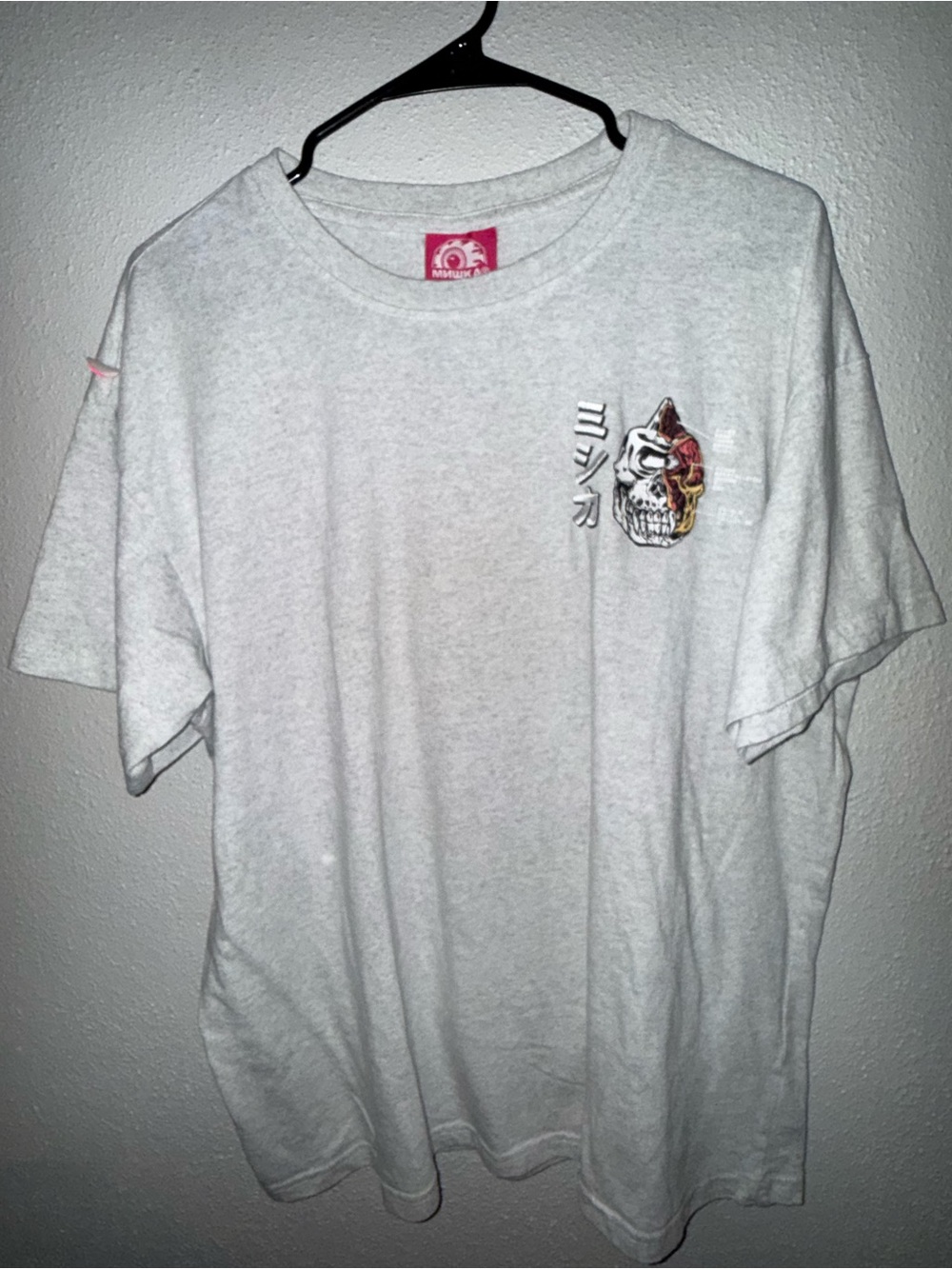 Men’s large mnwka Light Gray Graphic T-Shirt with Skull Crest